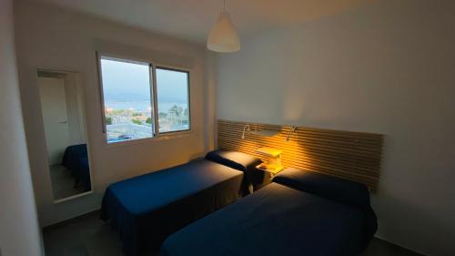 El Faro de Torre del Mar tesisinde bir odada yatak veya yataklar