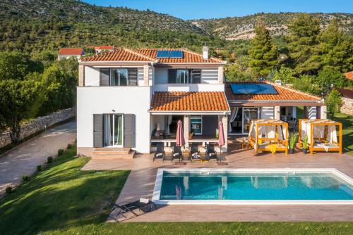 VILLA SUNRISE