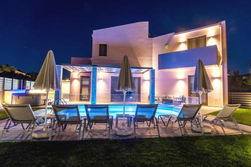 Villa Anthi, a modern villa with salted water pool,hot tub & BBQ!