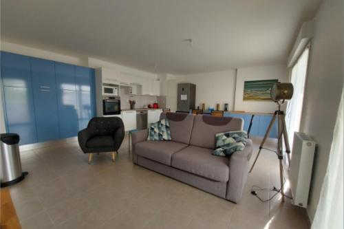 Design Apt With Balcony Near The Beach
