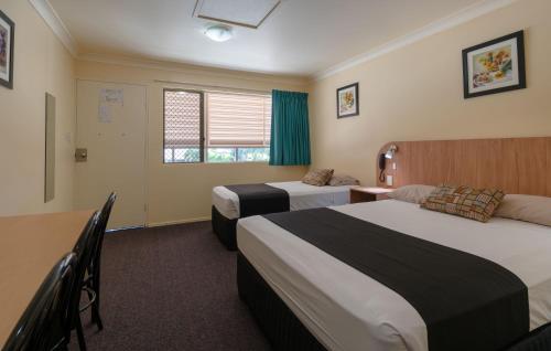 Кровать или кровати в номере Winter Sun Motel