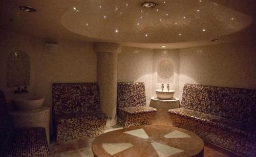 Koupelna v ubytování Noorus SPA Hotel