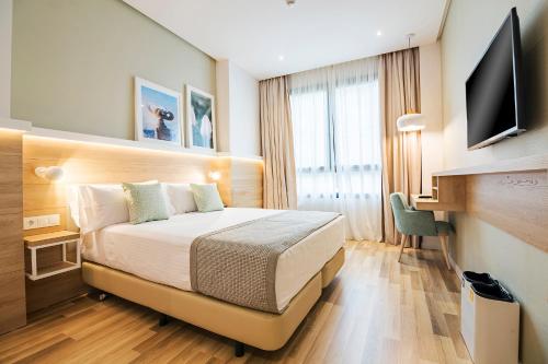 TV a/nebo společenská místnost v ubytování Golden Hotel Barcelona