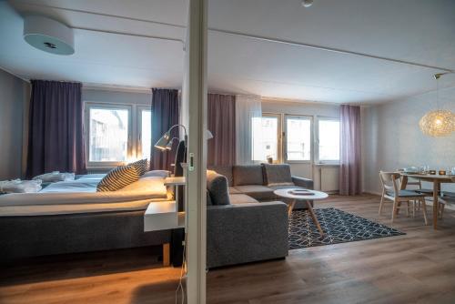 En eller flere senge i et værelse på Simloc Hotel Drottninggatan
