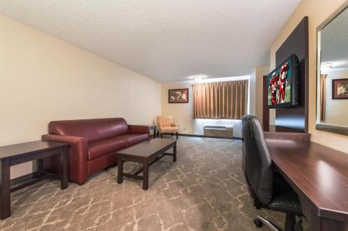 a living room with a couch and a table at Red Roof Inn Seattle Airport - SEATAC in SeaTac