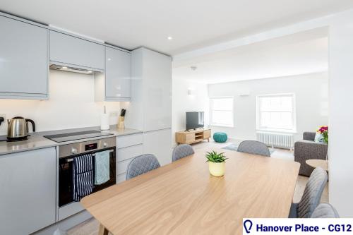 a kitchen and dining room with a table and chairs at Stayo Covent Garden in London