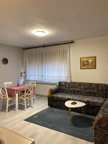 Seating area sa apartman 
