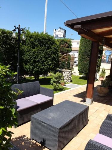 a patio with wicker chairs and a table at Affittacamere La Madonnina in San Giovanni Rotondo