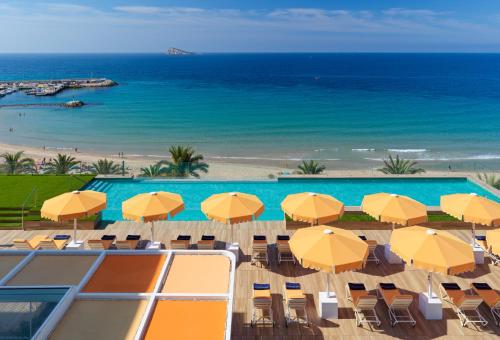 an aerial view of a resort with umbrellas and the beach at H10 Porto Poniente 4* Sup in Benidorm