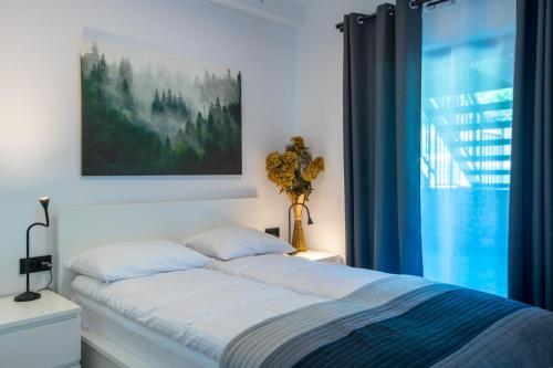 Postel nebo postele na pokoji v ubytování Szczyrkowskie SKI & FUN 5 z balkonem