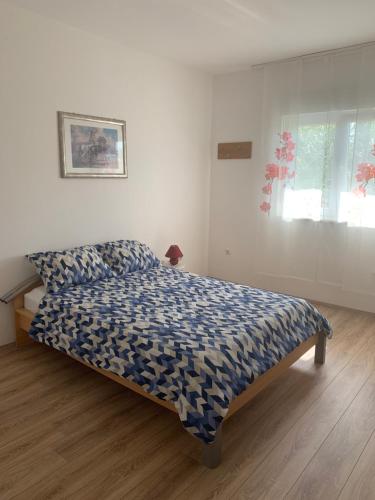 Een bed of bedden in een kamer bij Apartment Roni