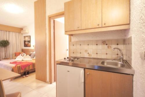 Gallery image of Flamingos Hotel Apartments in Kato Daratso