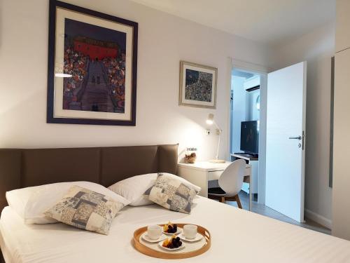 Postel nebo postele na pokoji v ubytování Orsan - Elegant apartment with private terrace