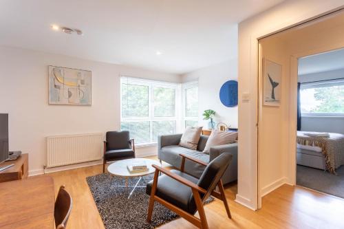 Posezení v ubytování Modern 2 bed BroomPark/Central apt. with Parking