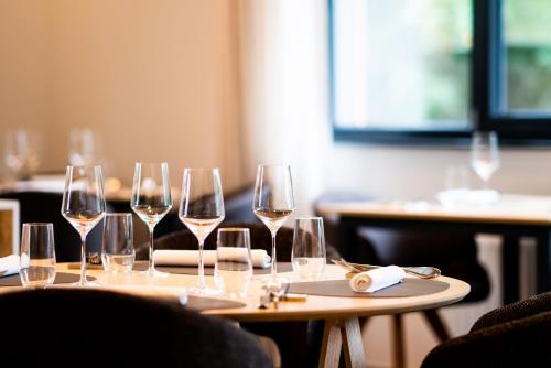 Restoran atau tempat lain untuk makan di Villa les érables Restaurant Linea