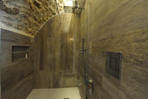 Ванна кімната в Pietrabianca Santa Maria Apartments