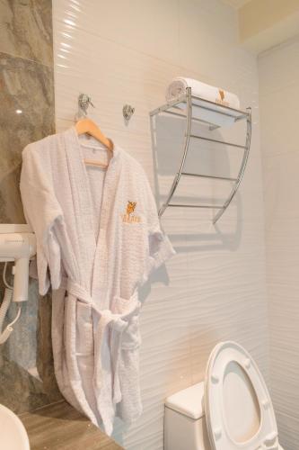 a bathroom with a towel hanging on the wall at Hotel Paradis Suite Cusco in Cusco
