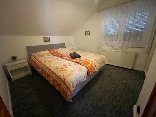 En eller flere senge i et værelse på Frankie Holiday Apartment III.