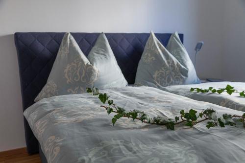 a bed with green plants on top of it at Haus am Marktplatz in Aigen im Mühlkreis