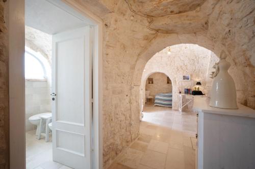 A bathroom at WePuglia - Trulli Brillina