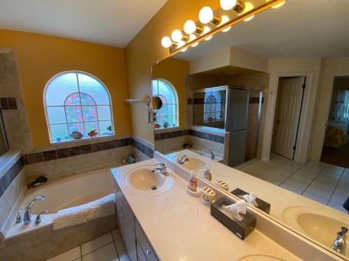 Ванна кімната в Vacation Homes of Orlando Area
