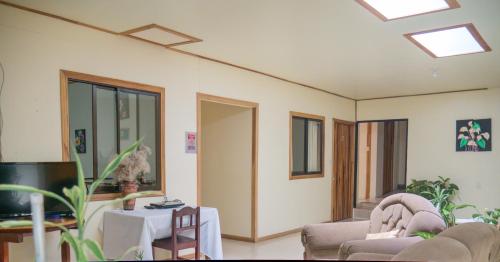 Ruang duduk di Monte Los Lirios Lodge
