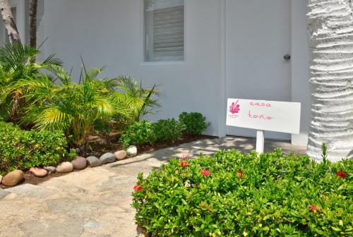 a sign in front of a house with some flowers at Las Brisas Acapulco in Acapulco