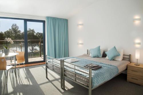 A bed or beds in a room at Ośrodek wypoczynkowy Żeglarska Zatoka