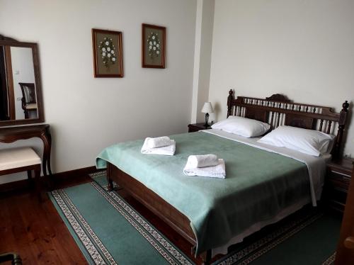 a bedroom with a bed with two towels on it at Meterizi Guesthouse in Varvítsa