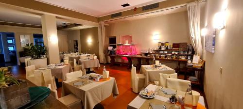 Restoran atau tempat lain untuk makan di Hotel New Genziana