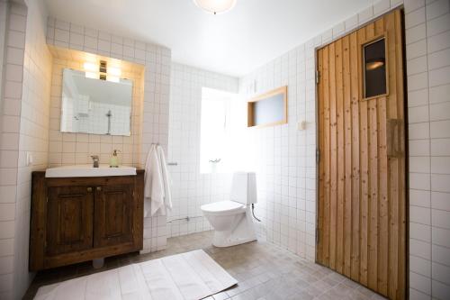 Kylpyhuone majoituspaikassa Lilla Sörgården