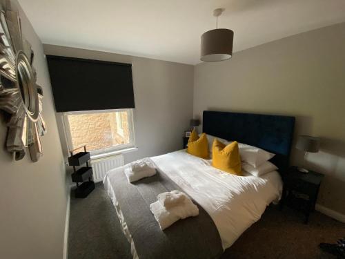Postel nebo postele na pokoji v ubytování Peter Pan Apartment in the heart of Inverness