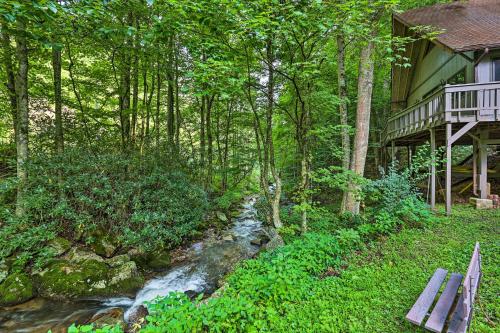 Gallery image of Walk to Trails Creekside Roan Mountain Cabin in Roan Mountain