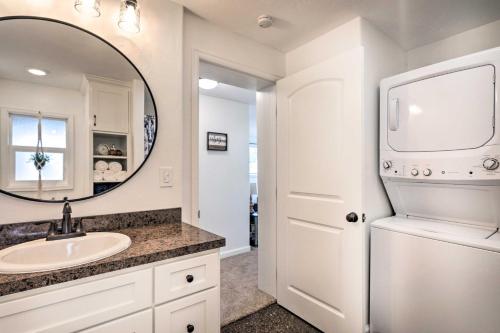 Ένα μπάνιο στο Cañon City Home 15 Mi to Royal Gorge Bridge!