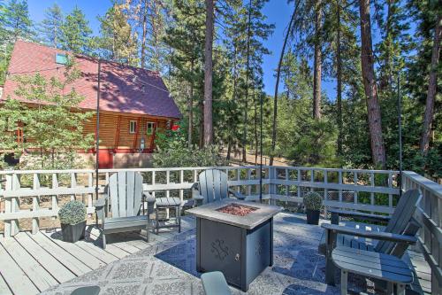 Charming Idyllwild Cabin with Deck and Fire Pit!