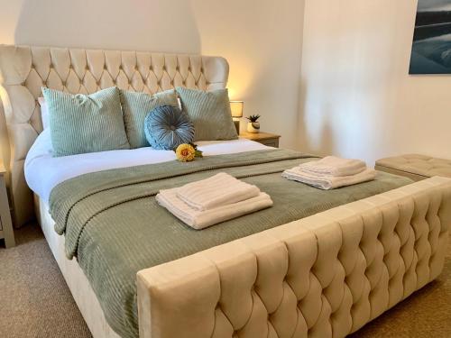Ліжко або ліжка в номері Modern, Luxurious Two Bedroom Apartment