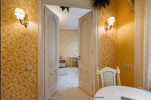 Ένα μπάνιο στο CENTRAL LVIV HOUSE