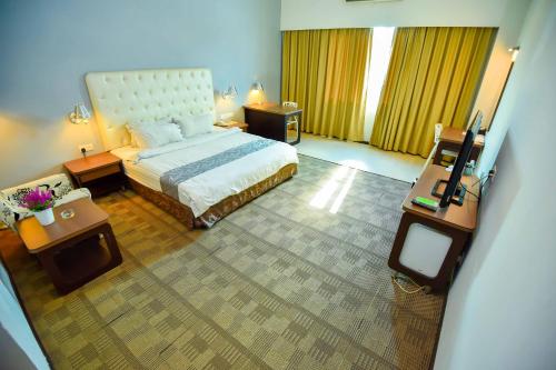 Postel nebo postele na pokoji v ubytování Ritz Garden Hotel Manjung