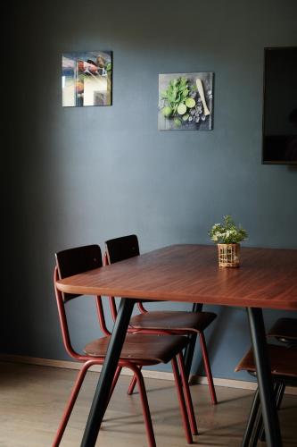 a wooden table with chairs in a room at HOMEBOUND APARTMENTS Salzburg City II - contactless check-in in Salzburg