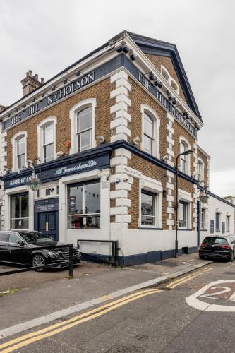 The Bill Nicholson Pub, Londra, Marea Britanie