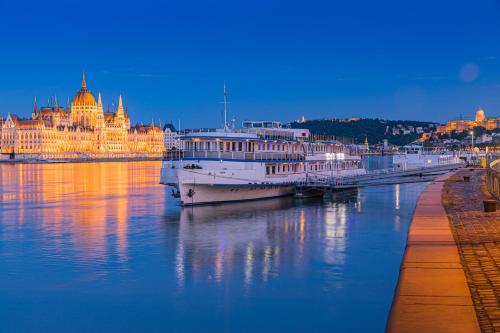 Grand Jules - Boat Hotel