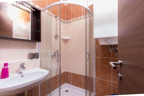 a bathroom with a shower and a sink at Apartment House Kamzik 26 in Donovaly