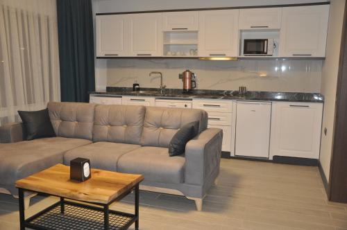 a living room with a couch and a kitchen at GOLAZ SUİT OTEL in Ankara