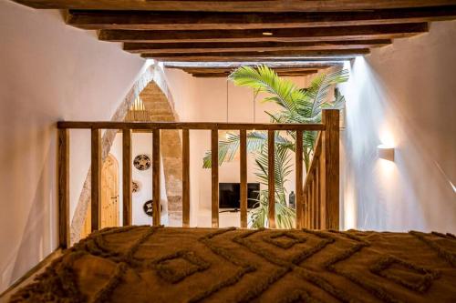 A bed or beds in a room at CasaCarma I, privater Pool, Boho-Design, Tradition