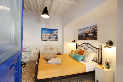 a bedroom with a bed in a room at Archipelagos Kimolos in Kimolos