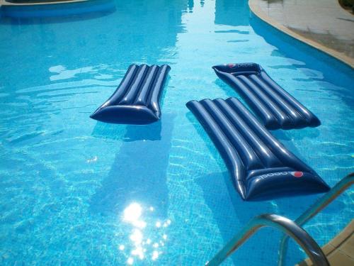 Bazén v ubytování 104 Excellent 2 bed apartment with pool view, AC & gym! nebo v jeho okolí