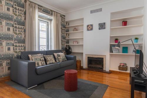 Baixa 2BDR Duplex with Balcony by LovelyStay