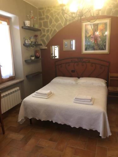 Ένα ή περισσότερα κρεβάτια σε δωμάτιο στο L'Angolo di Dany