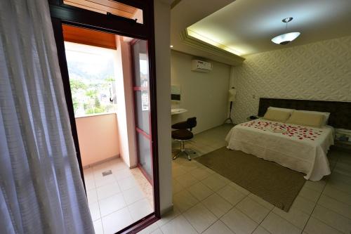 Ένα ή περισσότερα κρεβάτια σε δωμάτιο στο Vind's Plaza Hotel