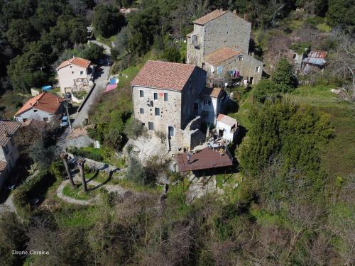 Το κτήριο όπου στεγάζεται  η παραθεριστική κατοικία